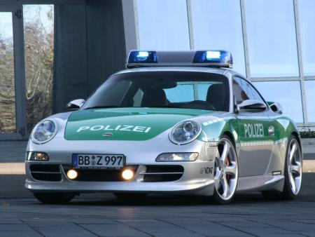 une comme cella elle dois surement etre policiére